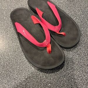 OluKai Women's Black Sandals with Pink  Straps 8